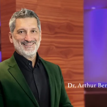 Dr. Arthur Benjamin: A Visionary Leader in Modern Ophthalmology 